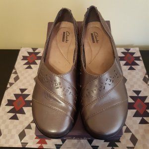 *NIB* Clarks Collection Evianna Fig4 Leather Slip On shoes in pewter Size 7.5W